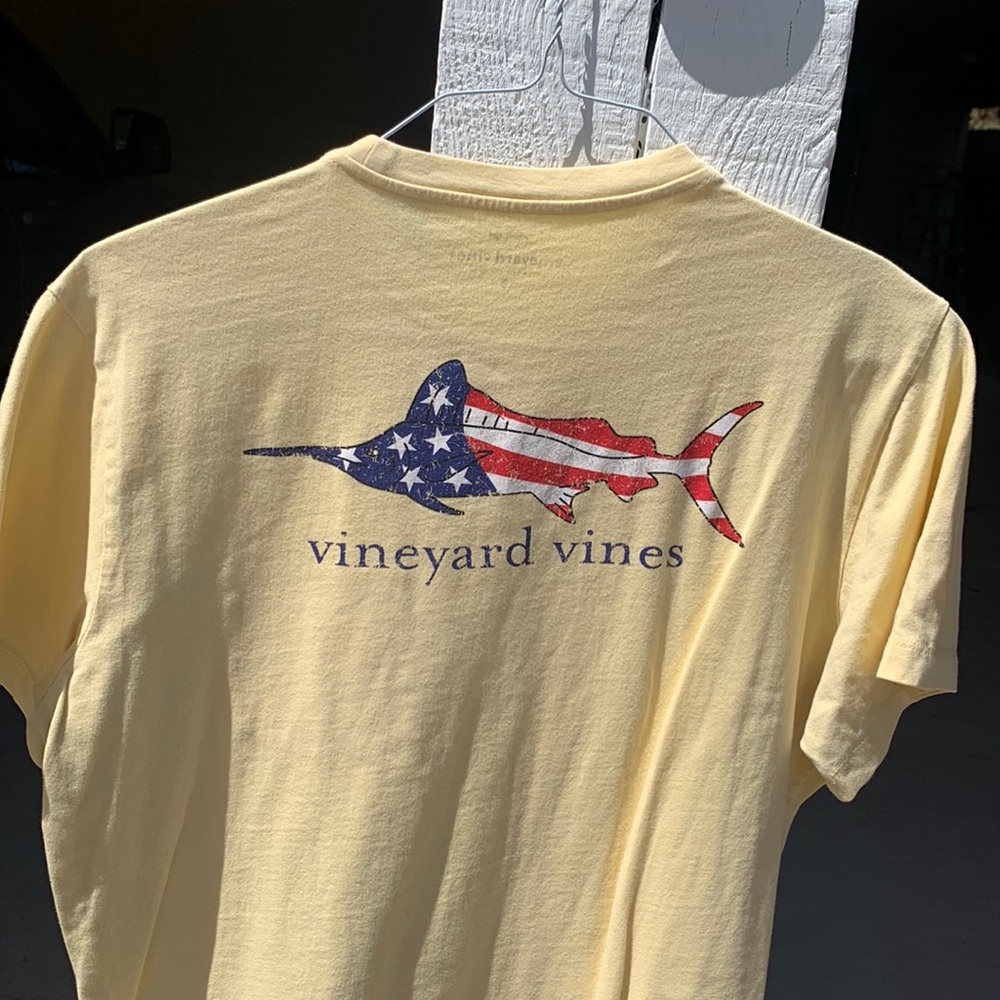 Vineyard vines T-shirt